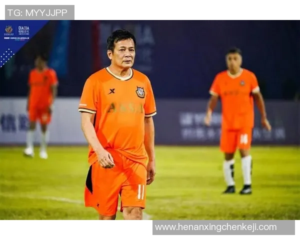 24号足球明星领衔的传奇之路:从青涩新星到全球足坛顶尖巨星的成长历程