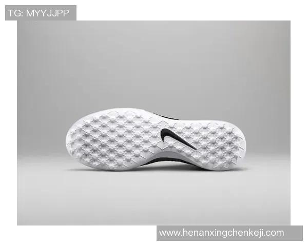 耐克足球鞋全新球星系列高清图片展现经典设计与性能优势 耐克足球鞋全新球星系列高清图片展现经典设计与性能优势